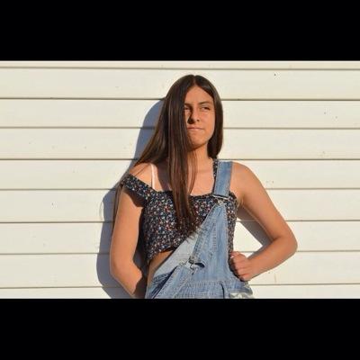 isidorarojasr's profile picture. Vivela