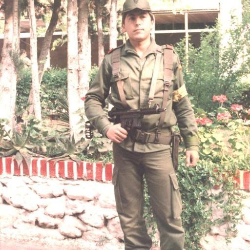 1/3 Economista, 1/3 Diplomàtic, 1/3 Militar //// Economist 1/3, Diplomat 1/3, Military 1/3