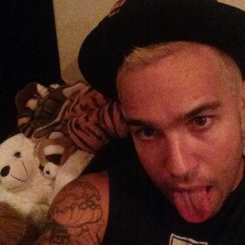 strongwentz's profile picture. on @itscenturies