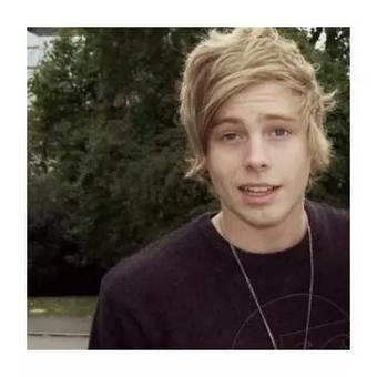 Luke hemmings timeline layout credit to. @5secondlayouts main acc: @mgcblackdyee
