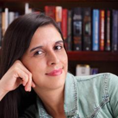 Autora de novelas y relatos fantásticos y de CF; co-productora y presentadora de los canales El Grimorio e Historias de Laura. Amante de la vida, la naturaleza.