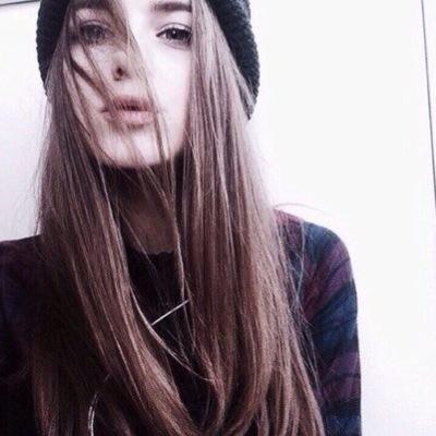Hi! I Yulya, i'am 17 years old. I love my friends and to sleep #Follow_me ❤️