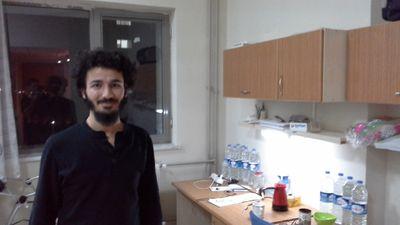 kardesim sen dusunceden ibaretsin geriye et ve kemiksin