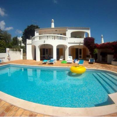 Large private vila sleeping 10 with private pool and tennis court. Situated in Luz, Portugal