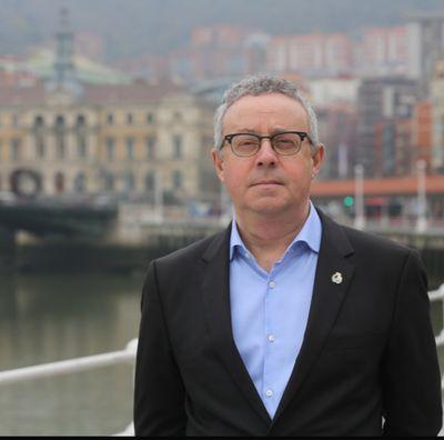 Medikua, Zumaian jaio eta Bilbon bizi