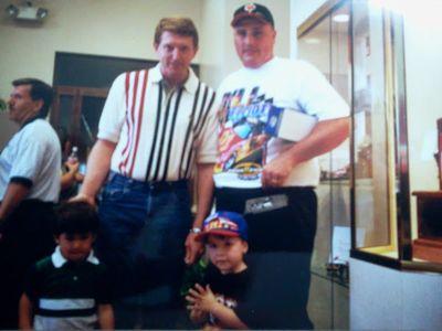 Lifelong fan of 1988 cup champion @BillElliott9 & 2020 cup champion @chaseelliott.