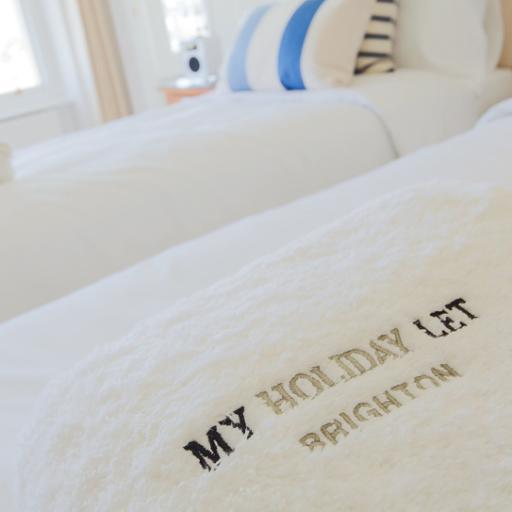 Seaside apartments & houses in Brighton, only a stone’s throw from the beach & all Brighton’s most popular attractions. From luxury romantic breaks to hen-dos ☀