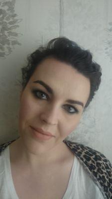 I am a 27 year old qualified mua living and working in Birmingham UK.