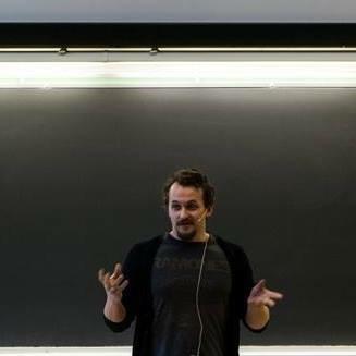 Skjegg og T-skjorte🏳️‍🌈🤜🏼🤛🏾 Profile