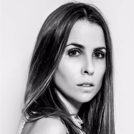 Consultora de moda para marcas como Loewe, Ralph Lauren,Hugo Boss o Aristocrazy. Doctora cum laude en literatura y moda. MBA ISEM.Conferenciante internacional