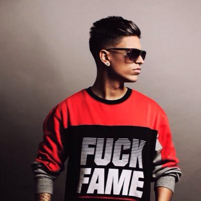 Cristian Rodriguez Expostito mas conocido como XRIZ Cantante de 21 años de las Islas Canarias España. http://t.co/13X1bxZF5V