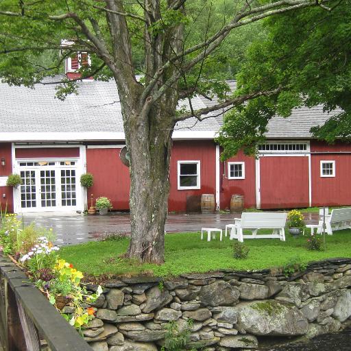 Honora Winery hosts weddings, events, wine tastings. Make VT and CA wines, Cabernets, Albarino, Chardonnay among others. Also grow VT grapes.