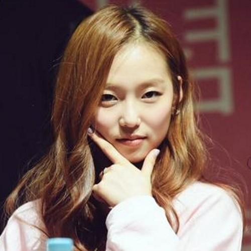 @DoksanArtSch :: Jang Yeeun (CLC) as Jocelyn Anastasia Park :: 980605 :: South Korean :: Studentㅡ2nd Grade :: 5000₩ㅡ pts :: The world’s not perfect