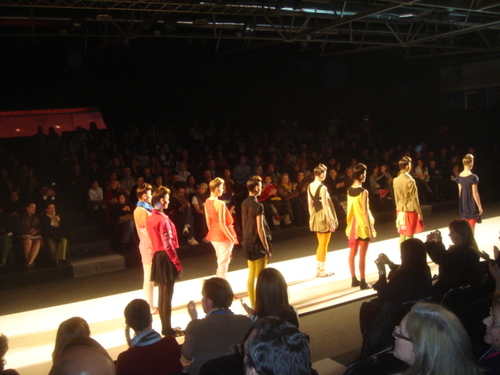 modamx's profile picture. Moda y arte visual.