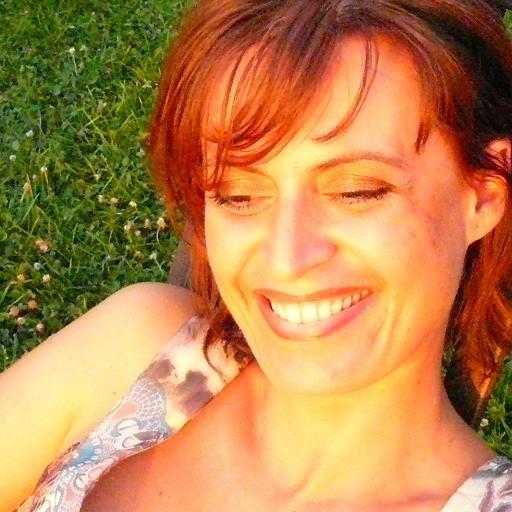 Giornalista e conduttrice radiofonica. Poeta. Architettura e design, come passione
