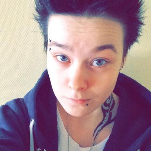 Luke - Transguy from Norway! ❤️ #gamer #gaming #instagram / #twitch / #steam / #snapchat / #youtube : #Madwolf_hc #xbox: Madwolf hc