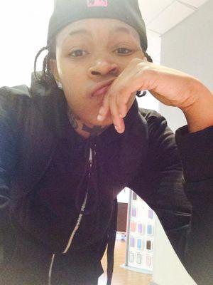 yellaathang's profile picture. Lesbian | 20 | brooklyn | Ciroc boy |