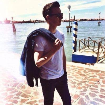 simpo91's profile picture. Everybody pities the weak; jealousy you have to earn.
http://t.co/GPg7NRu4mb http://t.co/0WzAU0xYew