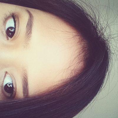 RoseAlieza's profile picture. Jack of all trades but master of none.