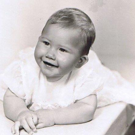 Stay at home mom, Entrepreneur,love the era of family fun days. Photos and books that tell a story in time.