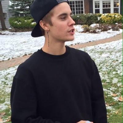 Belieber since 09/Im 18 years old/Proud to call Justin Bieber my Idol.
