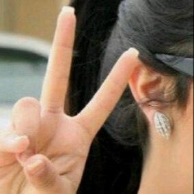 آنتقي گلمآتي : ب آسلوب مختلف () ! ۆ آتحدث بَ فگر عآلي ♥ عقليَ يسبقنيّ بَ سنوآت ˛ ۆ ذوقيَ غير مرتبط * .. / بَ ذوق آحد :$♡