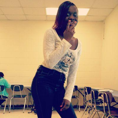 im cute cool crazzy and i like to chill and play game im 14 finna be 15 july14 2000