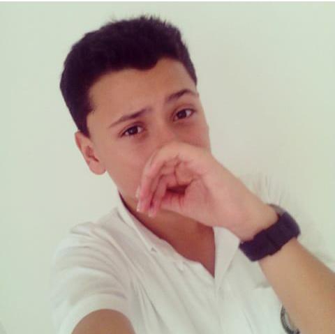 Yo no confio en mucha gente por que la gente tiene la costumbre de ser falsa y mentirosa
