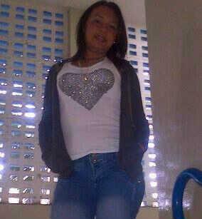 No Soy Perfecta, Pero Soy Real. Complacere Solamente Mis Peticiones. Vivire a Lo Máximo Nada Me Derrumbara.