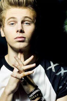 Lucas R Hemmings