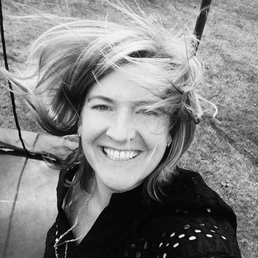 creative life catalyst + coach who inspires and ignites change by teaching others how to use a creative self-care practice as a way to work through grief.