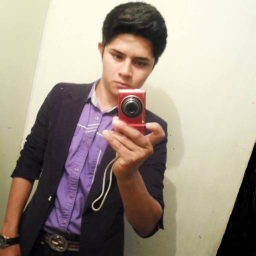 Hola, chica eres hermosa, prometo hacerte sonreír y estar contigo siempre,covers en YouTube, sigueme y no te arrepentiras yo te hare sonreír