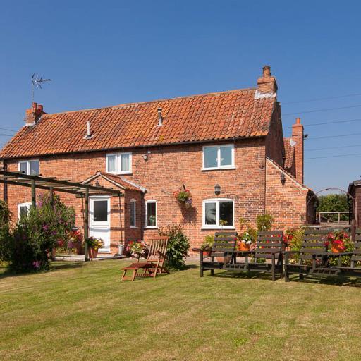 Rural Farmhouse Bed & Breakfast a few miles from the A1 near #Newark #Southwell #Tuxford #Laxton in #Nottinghamshire 🌿 Lovely farming village of #Moorhouse 🐄