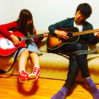 ■実の兄妹アコースティックデュオ。声質の似た兄妹ならではの絶妙なハーモニーで楽曲を奏でる。■山崎 祐輝@guitar33512 Nana @nanayama22 ■“あるきょうだいのおはなし” CD 3曲入り 500円 ライブ会場にて発売中!■第2.4土曜日に配信! インターネットラジオ“ちょこっとラジオ”聴いてね!!