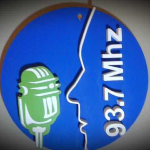 LRM 371 FM del Este 93.7. Dirección: Rivadavia 53, Castelli. Teléfono Fijo: 02245-48-0044. E-mail; fmdeleste@cuecca.com.ar. Facebook: FM Del Este 93.7