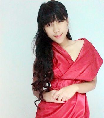 dheahvitaloka's profile picture. Give your smile to everyone but give your love to one person