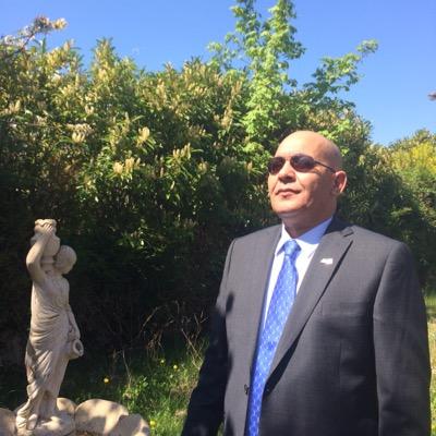 انا عيز افهم الراجل دة بيشتغل اية حمدين صباحي دا فاشل وشاطر بس في الكلام والنقد شوف خيبتك الاول وبعدين اتكلم عن اسيادك يافاشل انت وايمن نور والبرادعي كلكم خونة