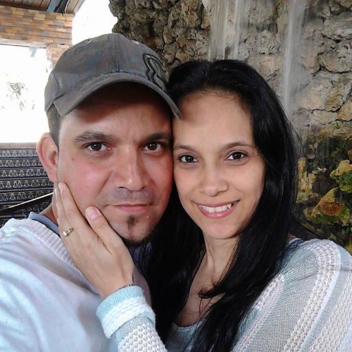 Contador Público y profesora..En busca de la felicidad.