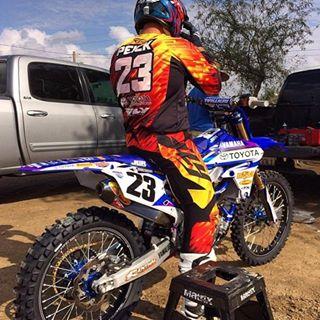 bsyahri89's profile picture. 