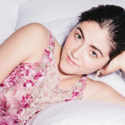 Sua única fonte atualizada com notícias da atriz Isabelle Fuhrman no Brasil!