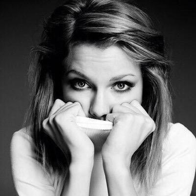 2curiousminds's profile picture. Heartbreak is the national anthem.