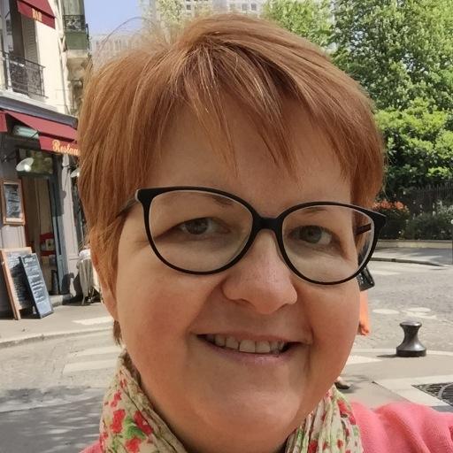 At 45, I changed my life & moved to Paris, fell in love with a Frenchman & married him. France is now my home, writing my calling & @NoLoveLocks my crusade.
