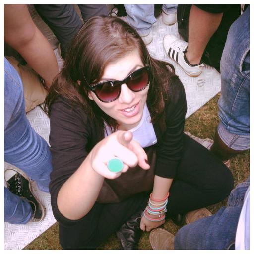 TainahComini's profile picture. Apenas que não me relem.