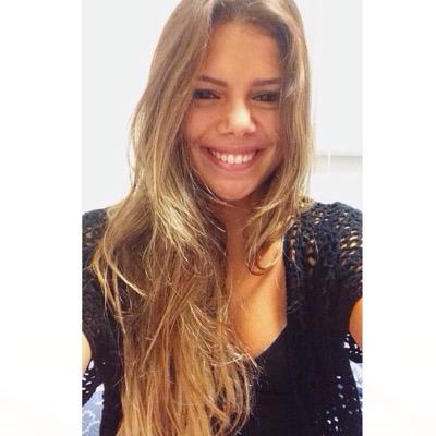 CamilleMunhos's profile picture. Que o verão do seu sorriso nunca acabe