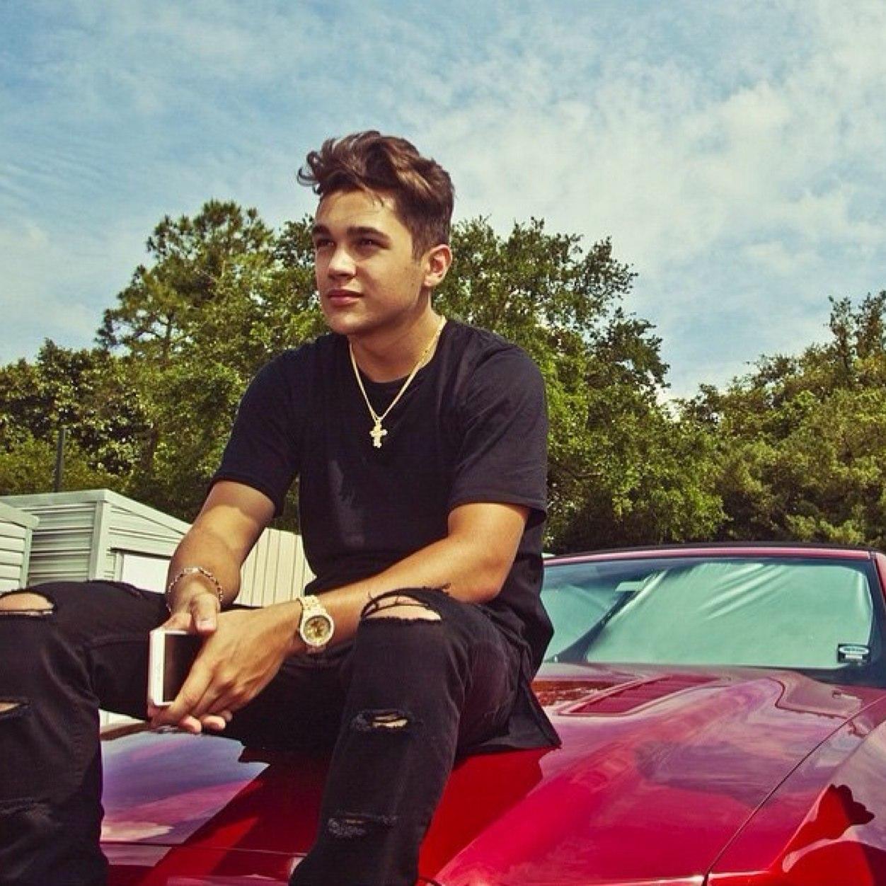 TheFutureMahone's profile picture. Austin if you ever read this thanks for making me smile❤️ Love the girl from Boston who gave you the lamborghini☺️