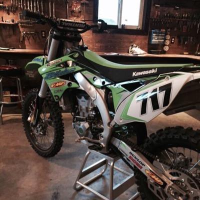 kmunawych's profile picture. so many daughters