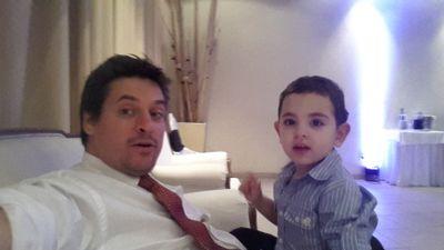 La vida me dio una Familia hermosa, una compañera única, hijos que son mis bendiciones, una profesión digna y gratificante, una pasión y un mundo que cambiar.