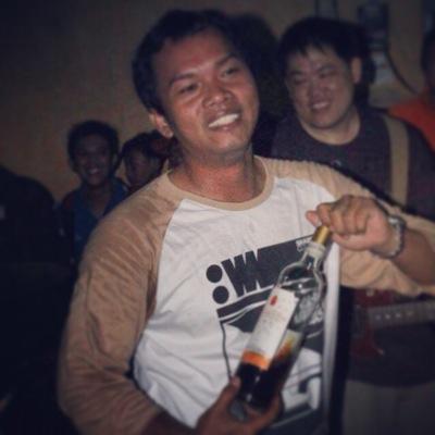 DeddyNb's profile picture. Mencari sesuatu di antara sesuatu.