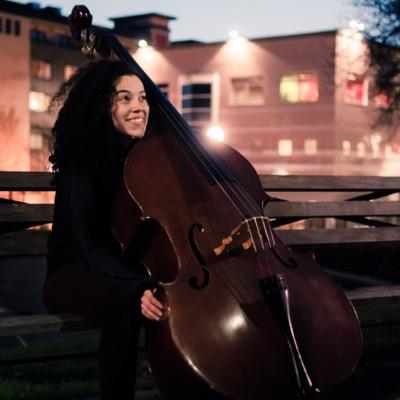 AmyNotAmy's profile picture. fuck 12.