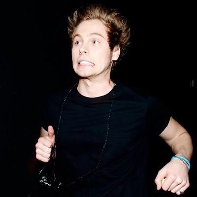 HI FOLLOW @pixelateirwin JUST ASK HER FOR A FOLLOW BACK AND SHE WILL ! ❤️